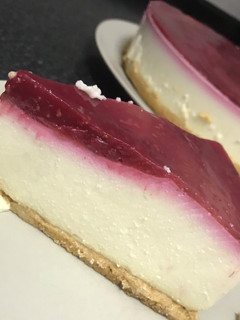 Una foto de Tarta de chocolate blanco y frambuesa
