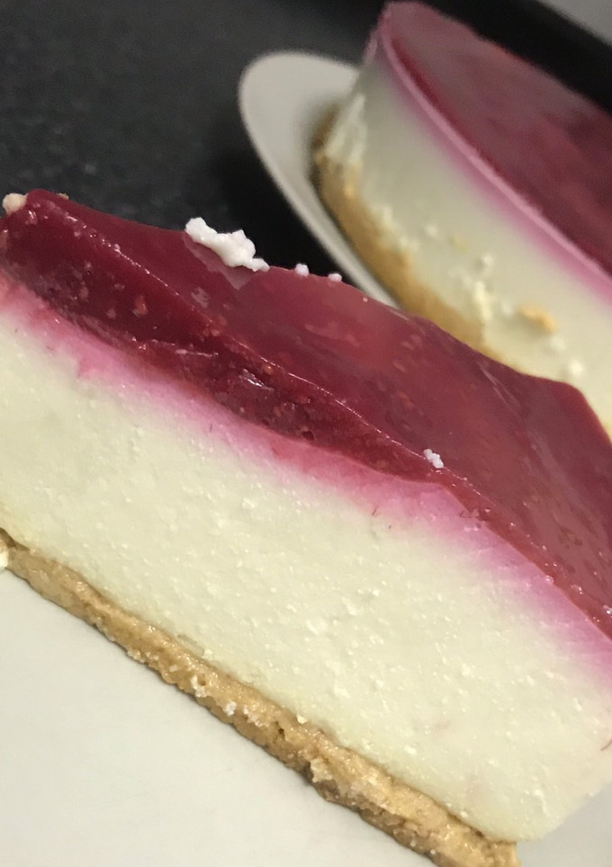 Una foto de Tarta de chocolate blanco y frambuesa