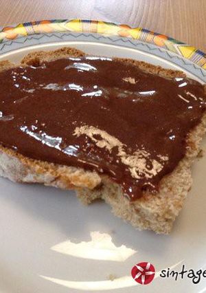 A picture of Spread with chocolate and tahini.