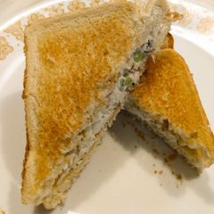 A picture of Chicken salad.