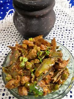 भोगिची भाजी (bhogichi bhaji recipe in marathi) रेसिपी चे मुख्य फोटो