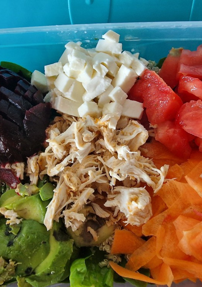 Una foto de Ensalada de quinoa y espinacas take away