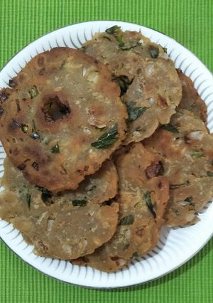 वड्याच्या पीठाचे थालीपीठ(wadyachya peethache thalipeeth recipe in marathi) रेसिपी चे मुख्य फोटो 