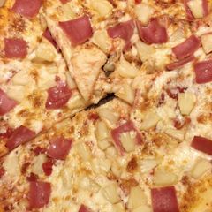 A picture of Ham and Pineapple Thin Pizza.