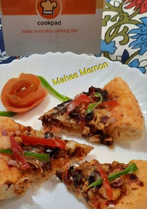 A picture of Chicken tandoori pizza.