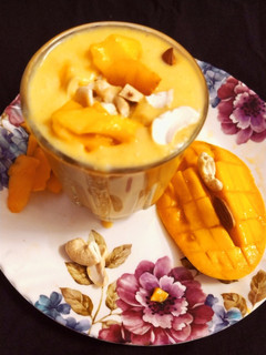 मैंगो मिल्कशेक (Mango Milk Shake recipe in hindi) रेसिपी मुख्य फोटो