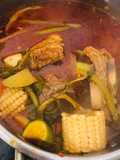 Caldo res rojo