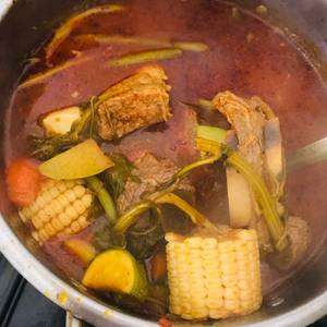 Caldo res rojo