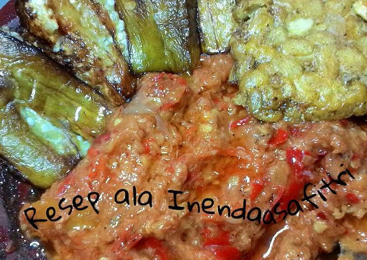 Bagaimana Membuat Sambel penyet, Bisa Manjain Lidah