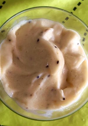 Una foto de Sorbete cremoso de Plátano, Kiwi y Dátiles