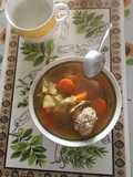 Caldo de albóndigas de pavo