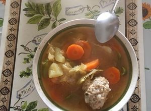 Una foto de Caldo de albóndigas de pavo