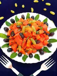 A picture of Papaya Salad.