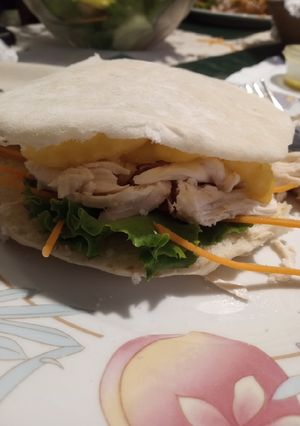 Una foto de Almuerzo saludable con pollo a la brasa
