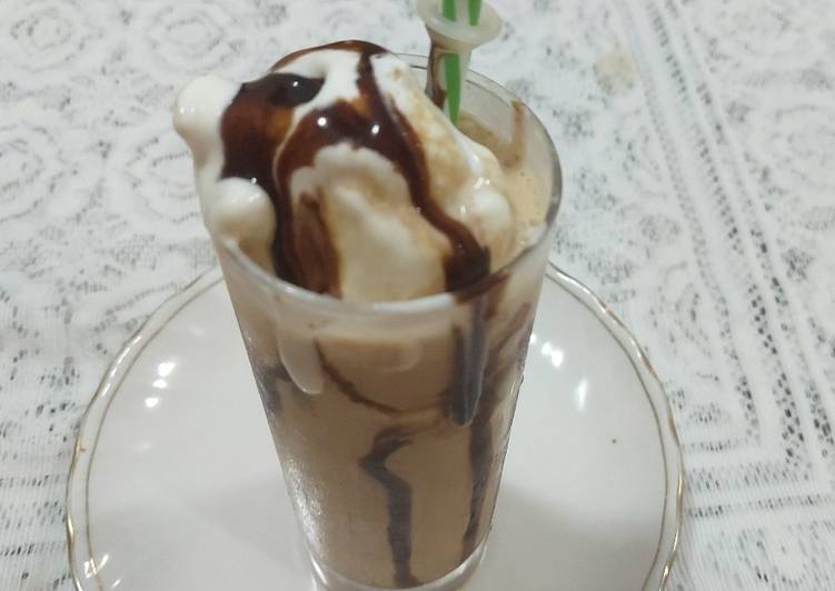 Recipe of Almonds chocolate coffee creamy cold shake / yammy /refreshing in 11 Minutes for Beginners