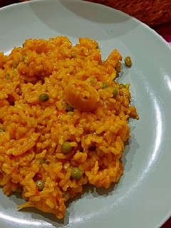 Una foto de Arroz meloso con calamares, mero y guisantes