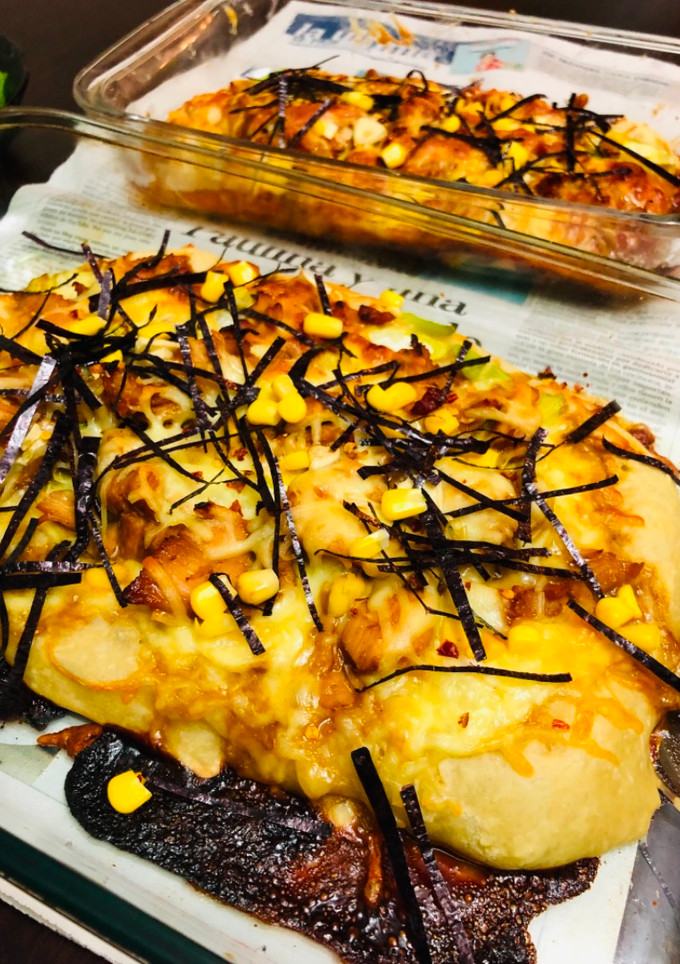 Una foto de Pizza de pollo Teriyaki Japoné TERIYAQUI CHICKEN PIZZA🇺🇾🇯🇵照り焼きチキンピザ