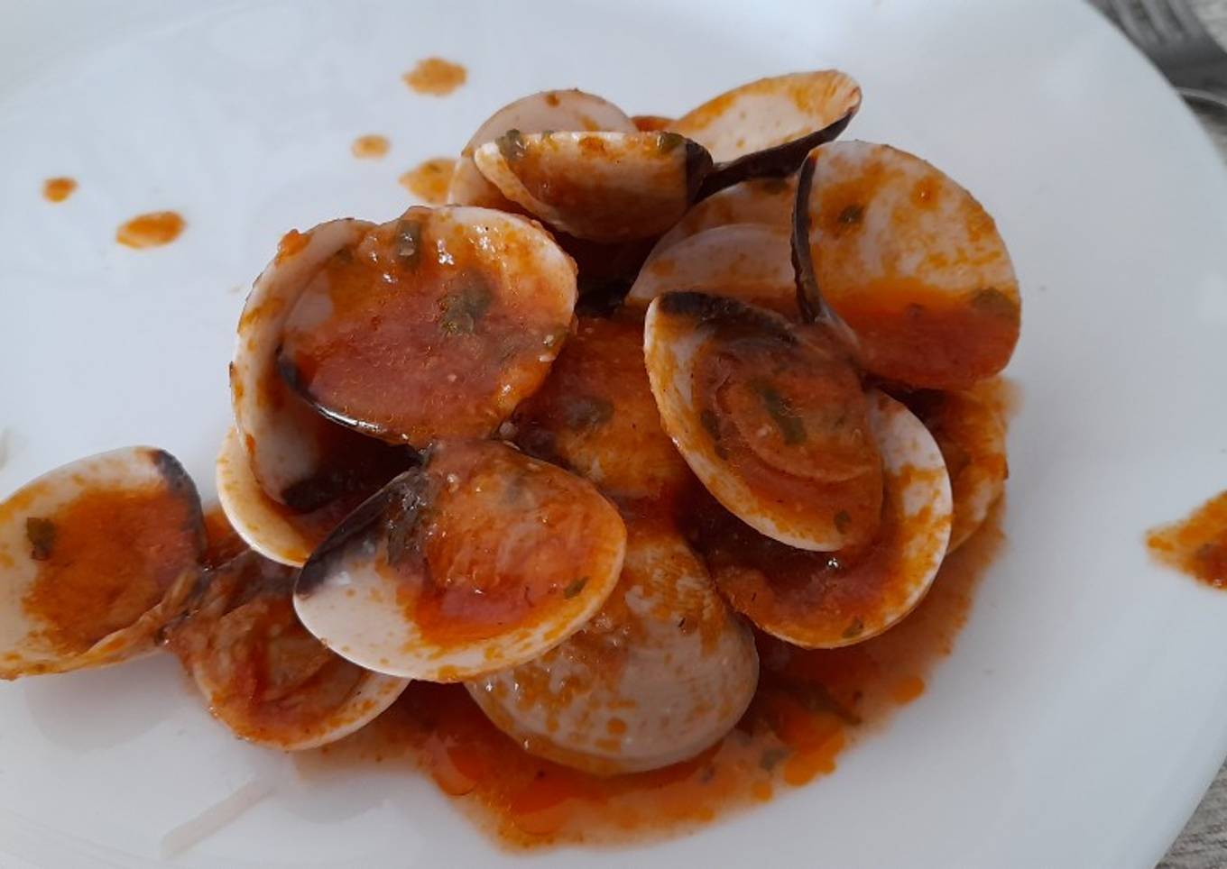 Almejas con tomate
