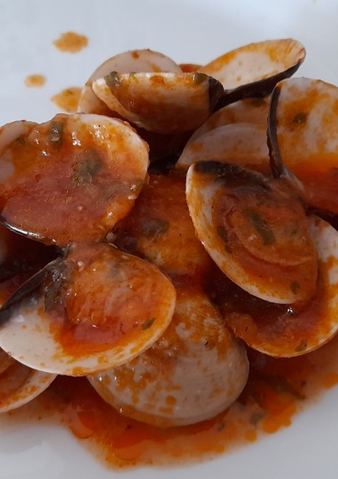 Una foto de Almejas con tomate