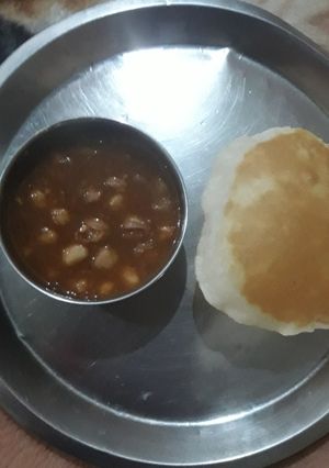 छोले भटूरे(chole bhature recipe in hindi) रेसिपी मुख्य फोटो