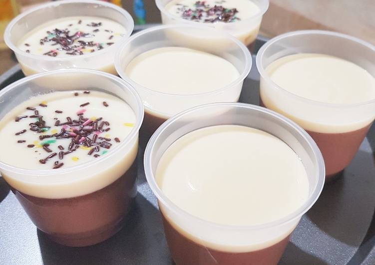 11. Puding Cokelat Saus Vla