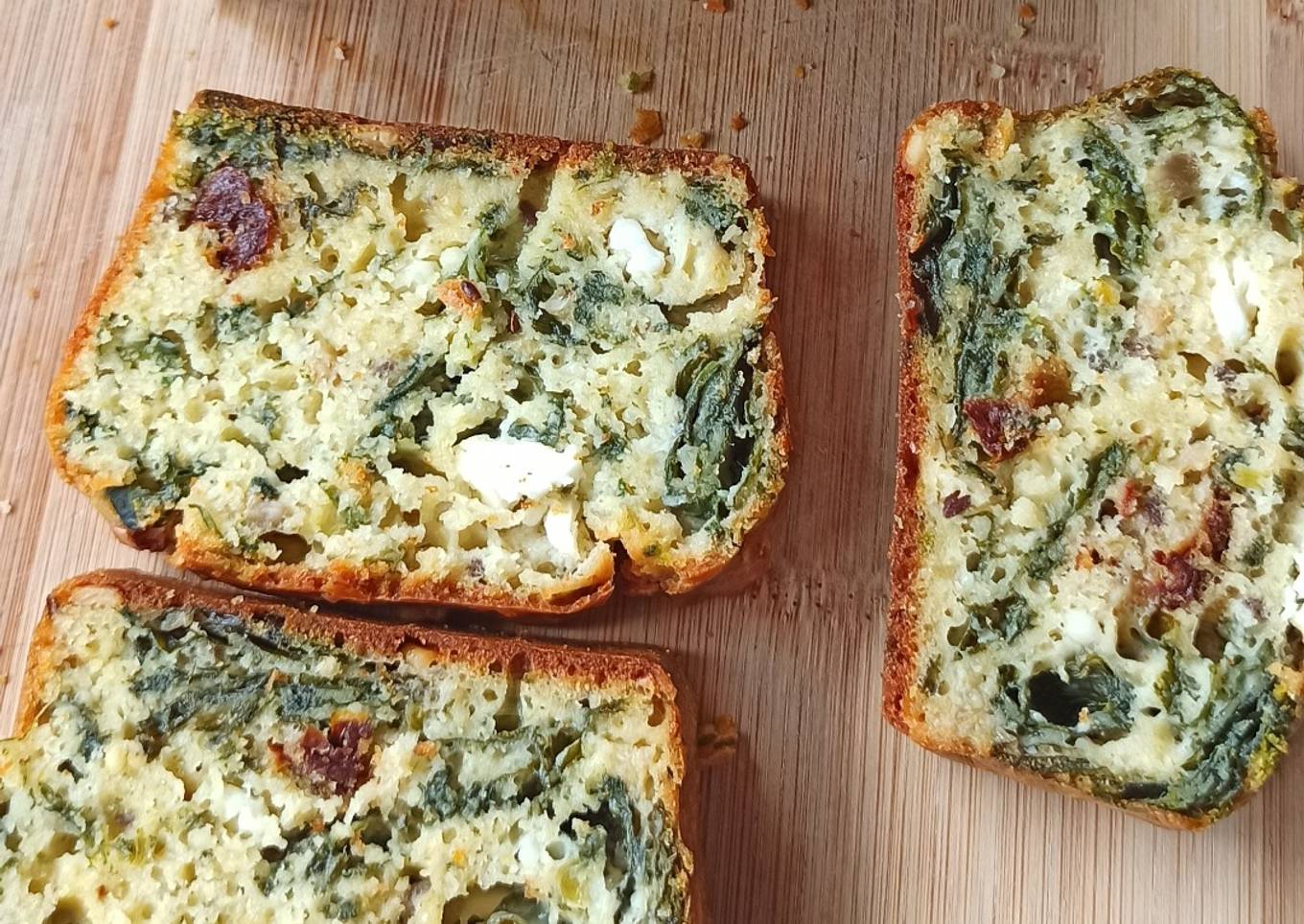 Cake épinards fêta et tomates séchées