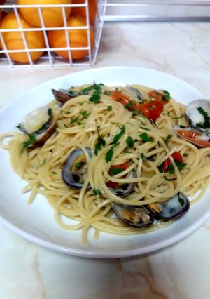 Una foto de Espaguetis vongole