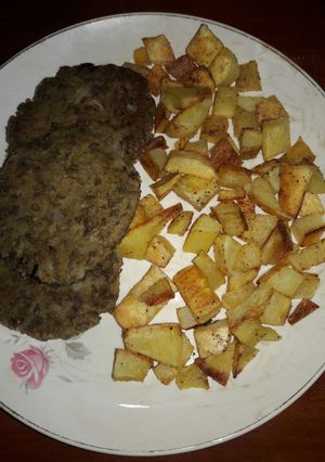 Una foto de Sin procesadora: Hamburguesas de lentejas con papas al horno