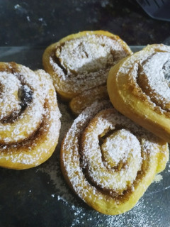 Una foto de Rolls de manzana y canela 🍎