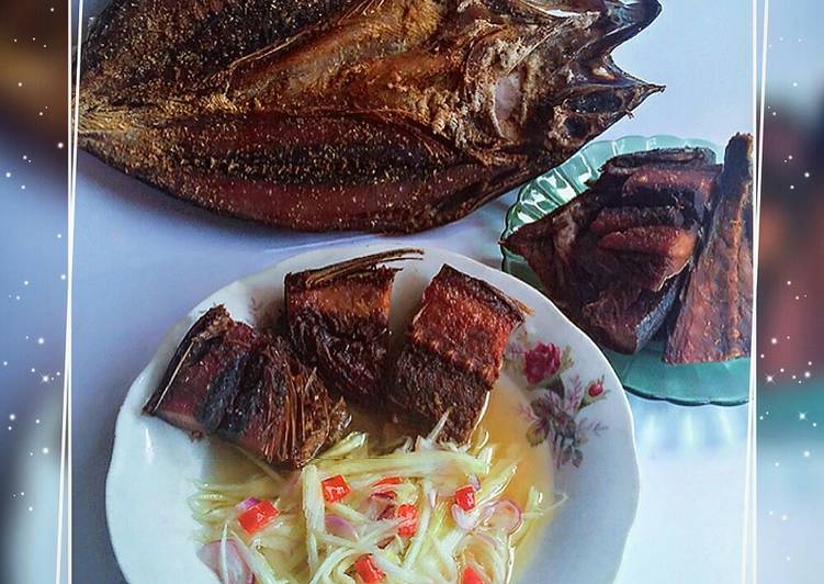 Ikan Asin Tongkol Homemade Goreng Cacahan mangga muda