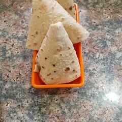 A picture of Sondhi roti.