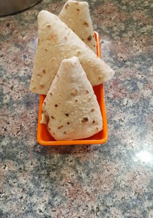 A picture of Sondhi roti.