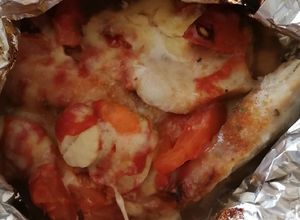 Una foto de Reineta al horno envuelto en papel de aluminio para cocinar