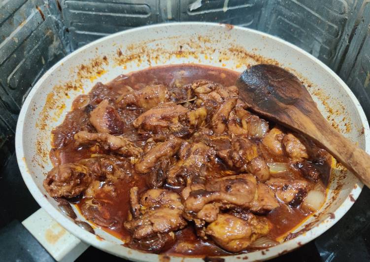 Chicken Pörkölt (Hungarian paprika stew) Chicken Pörkölt (Hungarian paprika stew)