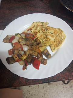 Una foto de Tortilla francesa con verduras de aprovechamiento