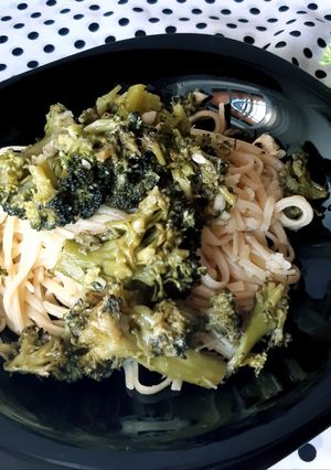 Una foto de Fideos con bróccoli 🥦