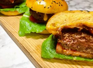 Hình của món Burger Bò - Double Cheese Beef Burgers and Bacons 🥓 🧀 🍔.