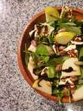 Ensalada de panela asada, pistaches y manzana