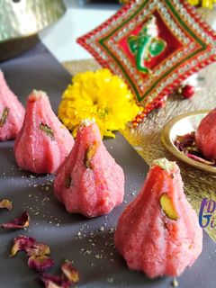 રોઝ રસ મલાઈ મોદક (Rose Rasmalai Modak recipe in gujarati) રેસીપી મુખ્ય ફોટો