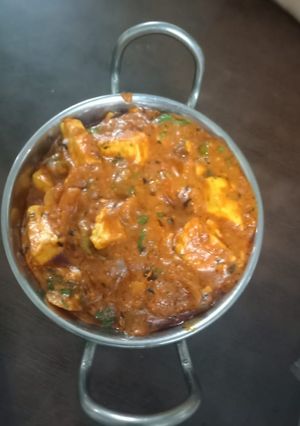 A picture of Kadhhi paneer.