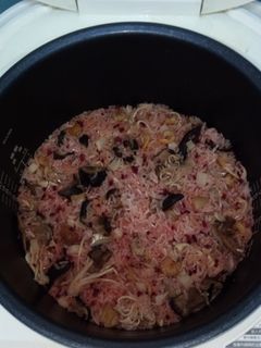 紅麴干貝雞肉油飯 的食譜成品照片