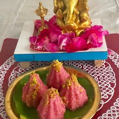 A picture of Coconut rose modak.