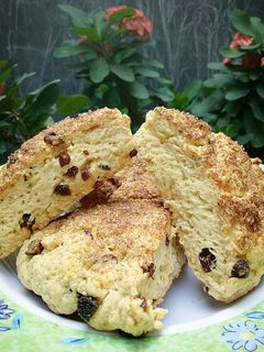 Foto resep Raisin Scones with Cinnamon Topping