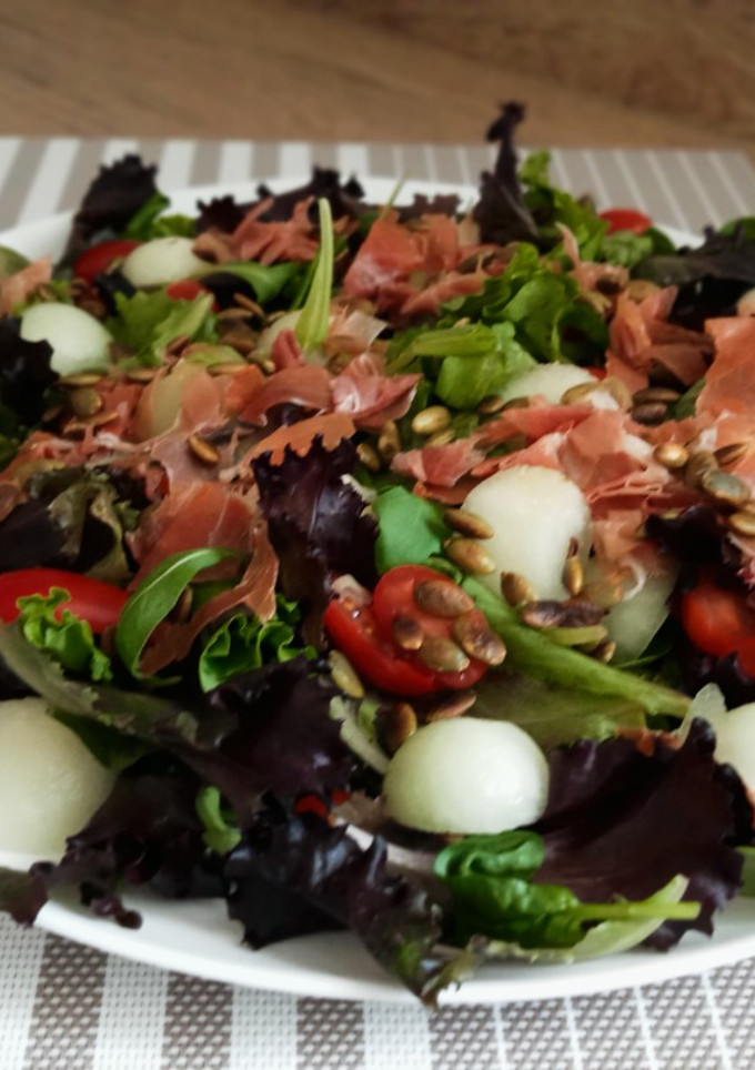 Una foto de Ensalada de melón y jamón