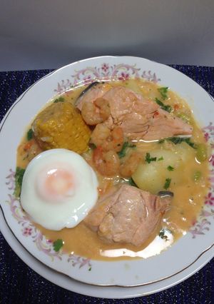 Una foto de Chupe de Salmón con Camarones!