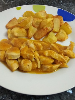Una foto de Pollo con salsa de zanahoria al curry