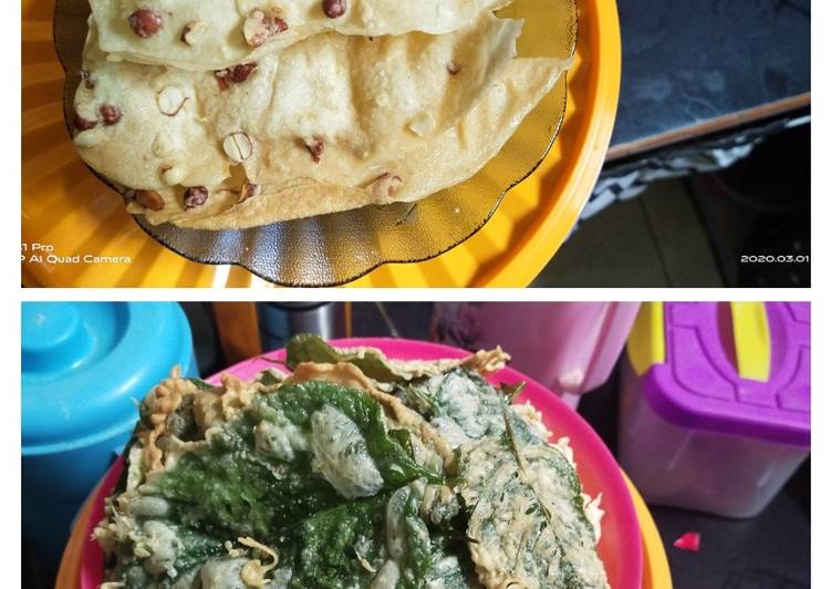 Peyek kacang dan peyek bayam