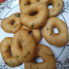 A picture of Medu Vada.