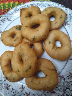 A picture of Medu Vada.