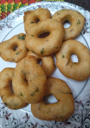 A picture of Medu Vada.